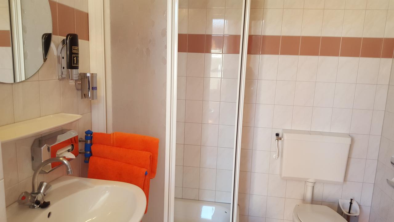 Hotel Ambiente Βλισίνγκεν Εξωτερικό φωτογραφία